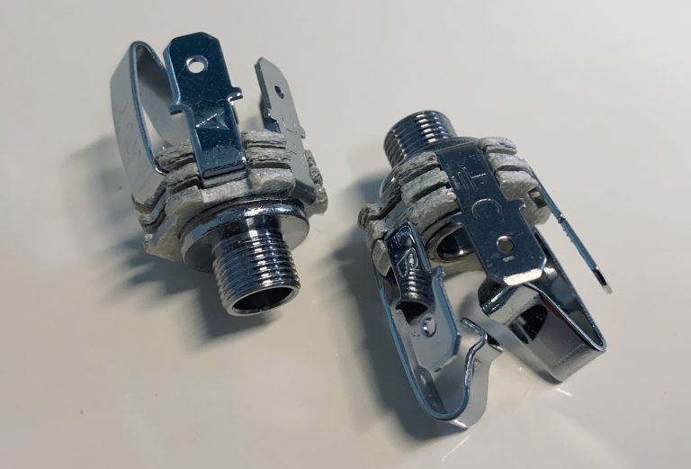 Oven receptacle socket for meat probe connection and oven-side fit